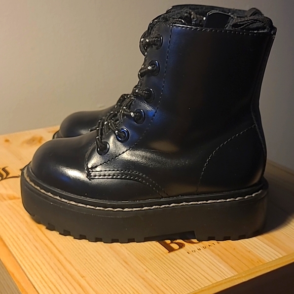 Boots for kids - Picture 1 of 3